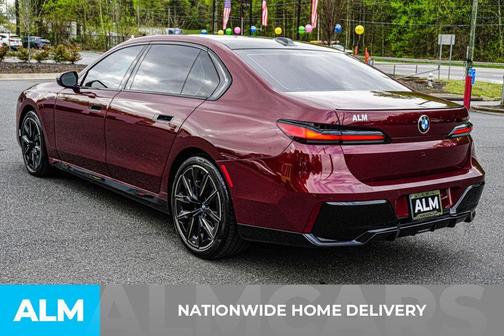 Aventurin Red Metallic 2023 BMW 740 i