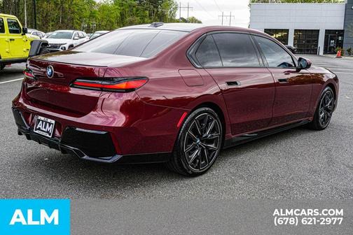 Aventurin Red Metallic 2023 BMW 740 i