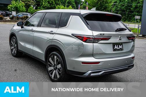 Alloy Silver Metallic 2025 Mitsubishi Outlander SE