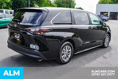 Midnight Black Metallic 2026 Toyota Sienna LE