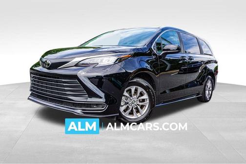 Midnight Black Metallic 2026 Toyota Sienna LE