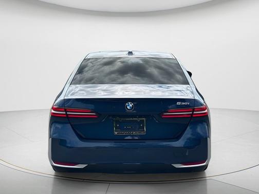 Phytonic Blue Metallic 2025 BMW 530 530i