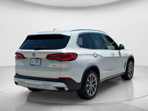Mineral White Metallic 2022 BMW X5 xDrive40i