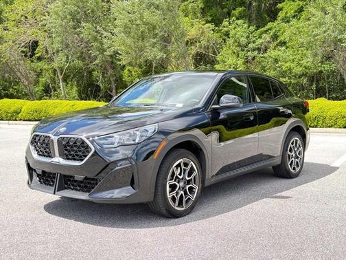 Black Sapphire Metallic 2025 BMW X2 xDrive28i