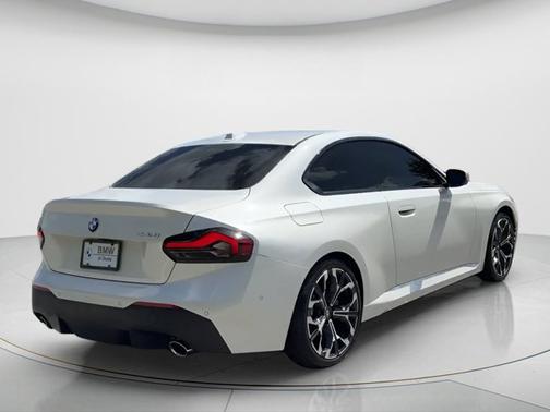 Mineral White Metallic 2025 BMW 230 230i