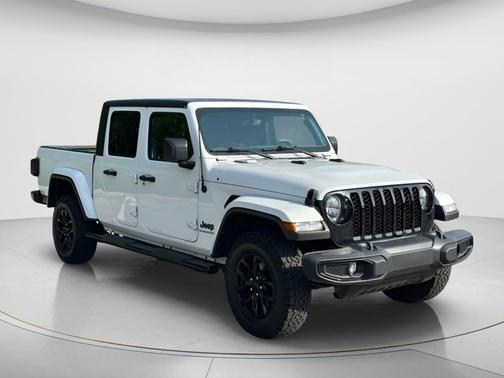 Bright White Clearcoat 2022 Jeep Gladiator Altitude