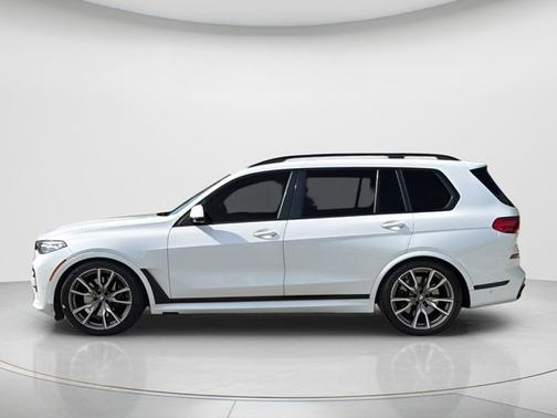 Mineral White Metallic 2022 BMW X7 M50i