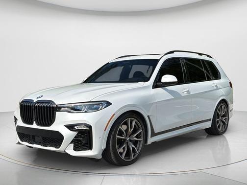 Mineral White Metallic 2022 BMW X7 M50i