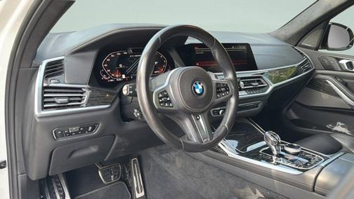 Mineral White Metallic 2022 BMW X7 M50i