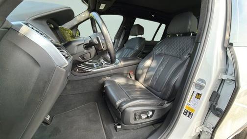 Mineral White Metallic 2022 BMW X7 M50i