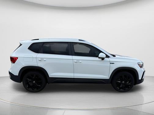 Pure White 2024 Volkswagen Taos SE