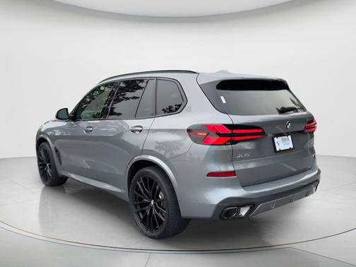 Skyscraper Grey Metallic 2026 BMW X5 xDrive40i