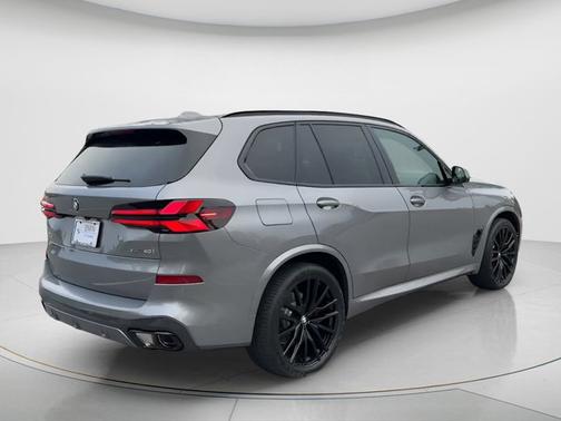 Skyscraper Grey Metallic 2026 BMW X5 xDrive40i