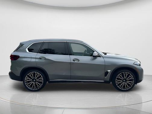 Skyscraper Grey Metallic 2024 BMW X5 xDrive40i