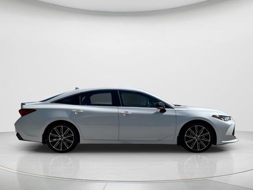 Wind Chill Pearl 2019 Toyota Avalon XSE