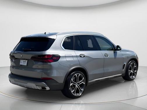 Skyscraper Grey Metallic 2026 BMW X5 xDrive50e