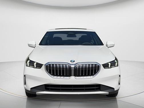 Alpine White 2026 BMW 530 530i