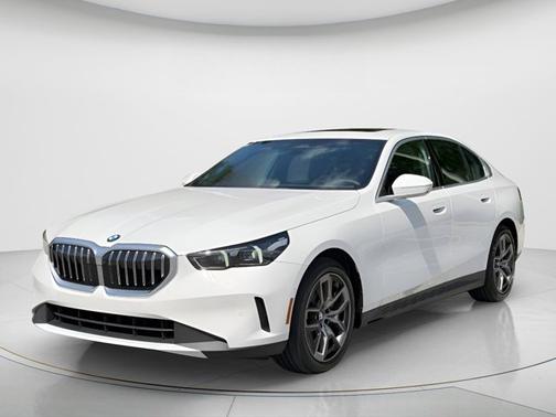 Alpine White 2026 BMW 530 530i