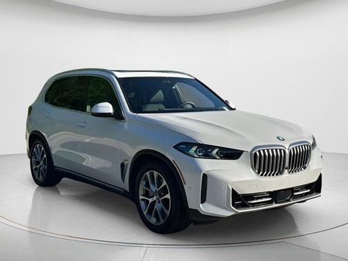 Mineral White Metallic 2025 BMW X5 xDrive40i