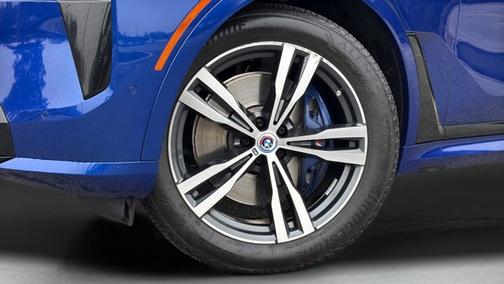 2023 BMW X7 M60i