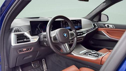 2023 BMW X7 M60i