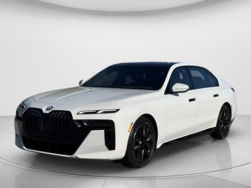 Alpine White 2023 BMW 740 740i