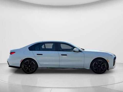 Alpine White 2023 BMW 740 740i