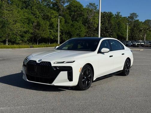 Alpine White 2023 BMW 740 740i