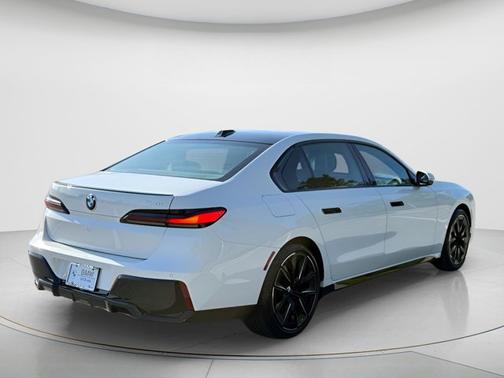 Alpine White 2023 BMW 740 740i