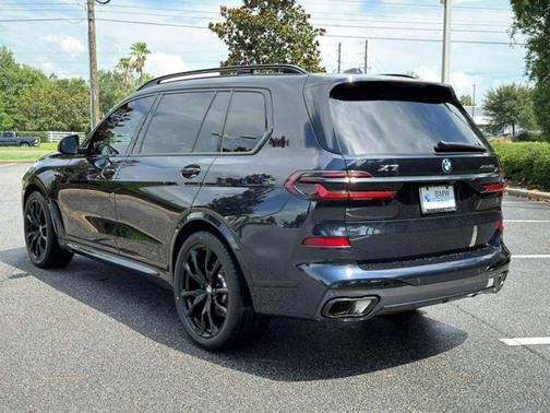Carbon Black Metallic 2024 BMW X7 xDrive40i