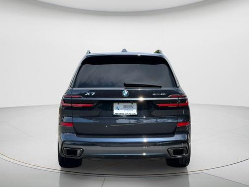 Carbon Black Metallic 2024 BMW X7 xDrive40i