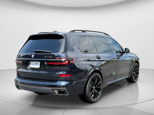 Carbon Black Metallic 2024 BMW X7 xDrive40i