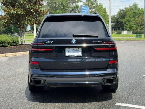 Carbon Black Metallic 2024 BMW X7 xDrive40i