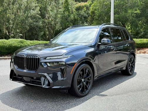 Carbon Black Metallic 2024 BMW X7 xDrive40i