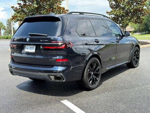 Carbon Black Metallic 2024 BMW X7 xDrive40i