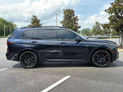 Carbon Black Metallic 2024 BMW X7 xDrive40i