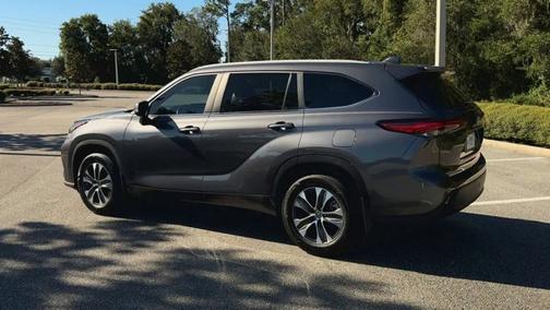 2023 Toyota Highlander Hybrid XLE