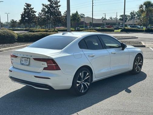Crystal White Metallic 2023 Volvo S60 Plus Dark Theme
