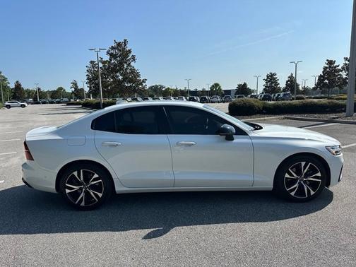 Crystal White Metallic 2023 Volvo S60 Plus Dark Theme