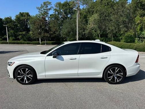 Crystal White Metallic 2023 Volvo S60 Plus Dark Theme