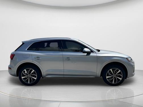 2022 Audi Q5 S line Premium Plus