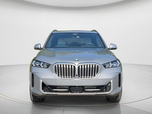 Skyscraper Grey Metallic 2026 BMW X5 xDrive40i