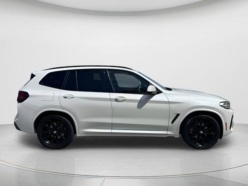 Mineral White Metallic 2022 BMW X3 sDrive30i