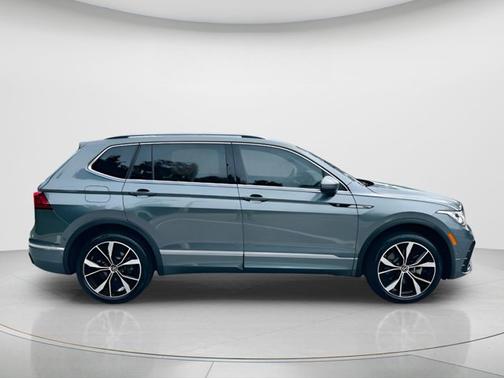 Platinum Gray Metallic 2023 Volkswagen Tiguan SEL R-Line