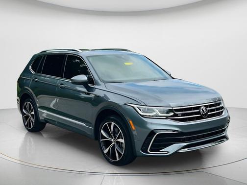 Platinum Gray Metallic 2023 Volkswagen Tiguan SEL R-Line
