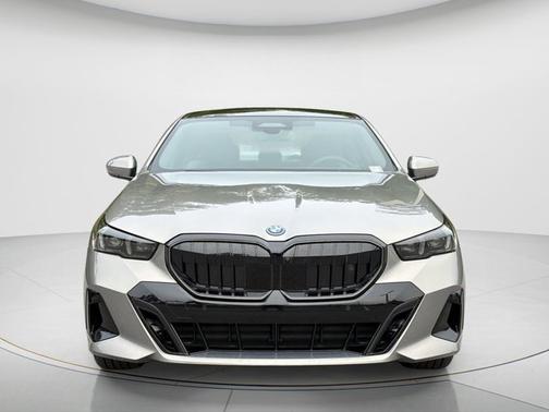 2026 BMW 550e 550e xDrive