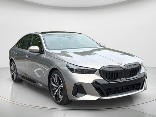 2026 BMW 550e 550e xDrive