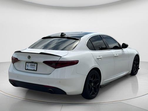 Alfa White 2019 Alfa Romeo Giulia Base