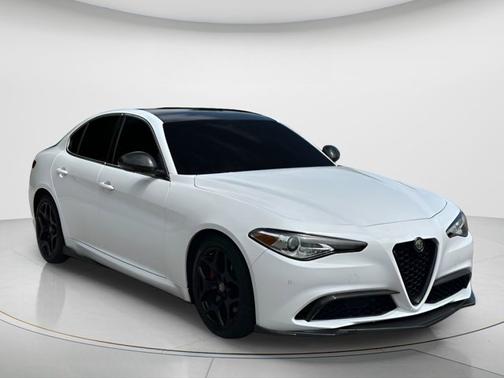 Alfa White 2019 Alfa Romeo Giulia Base