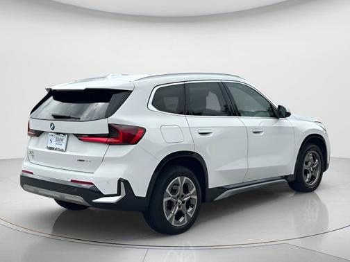 Alpine White 2023 BMW X1 xDrive28i